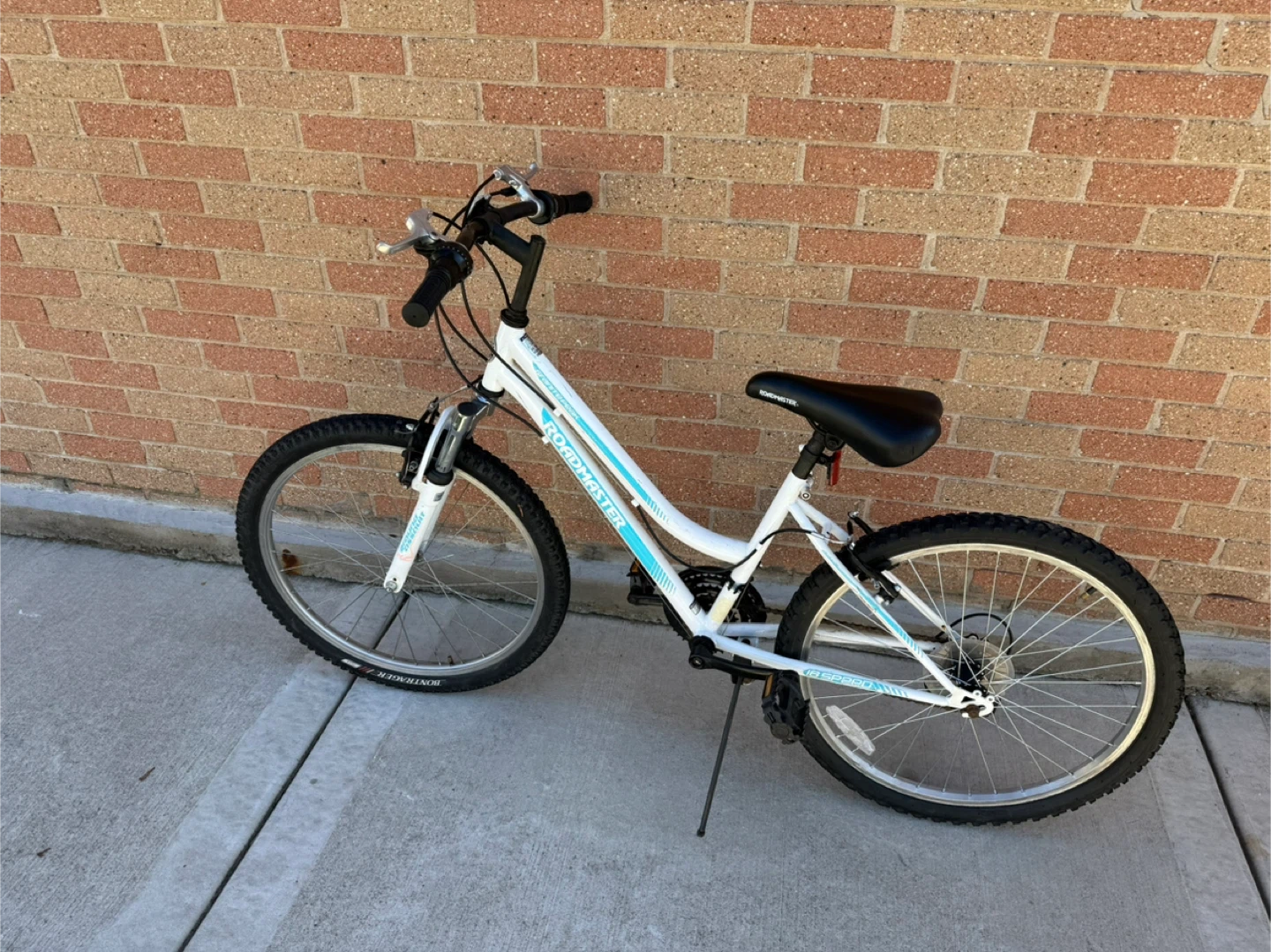 Roadmaster Granite Peak Mountain Bike - White/Blue - photo 5