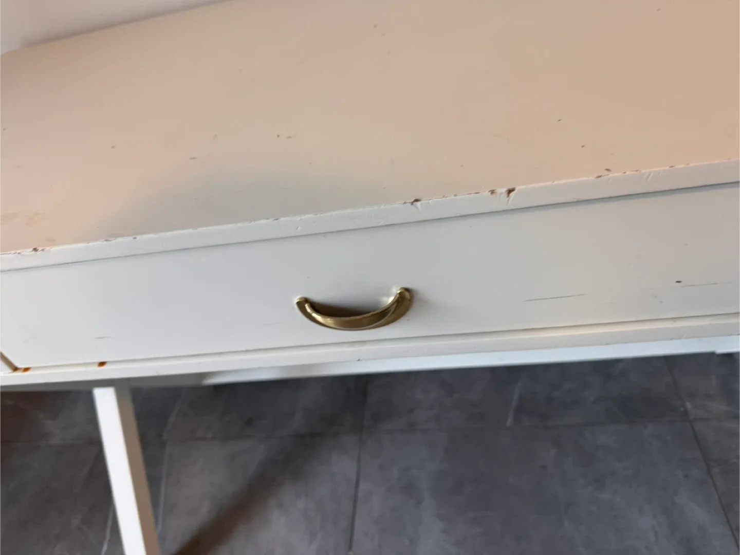 White Wooden Desk with Drawer image indicator(6)