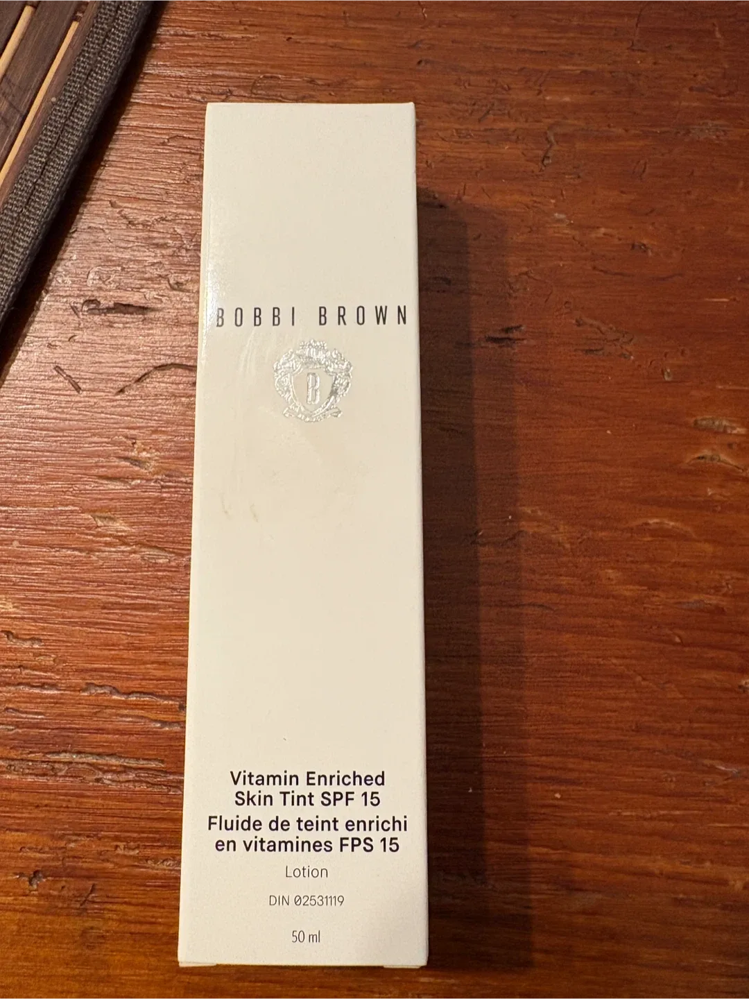 NEW Bobbi Brown Vitamin Enriched Skin Tint SPF 15 - Golden 3 image indicator(4)