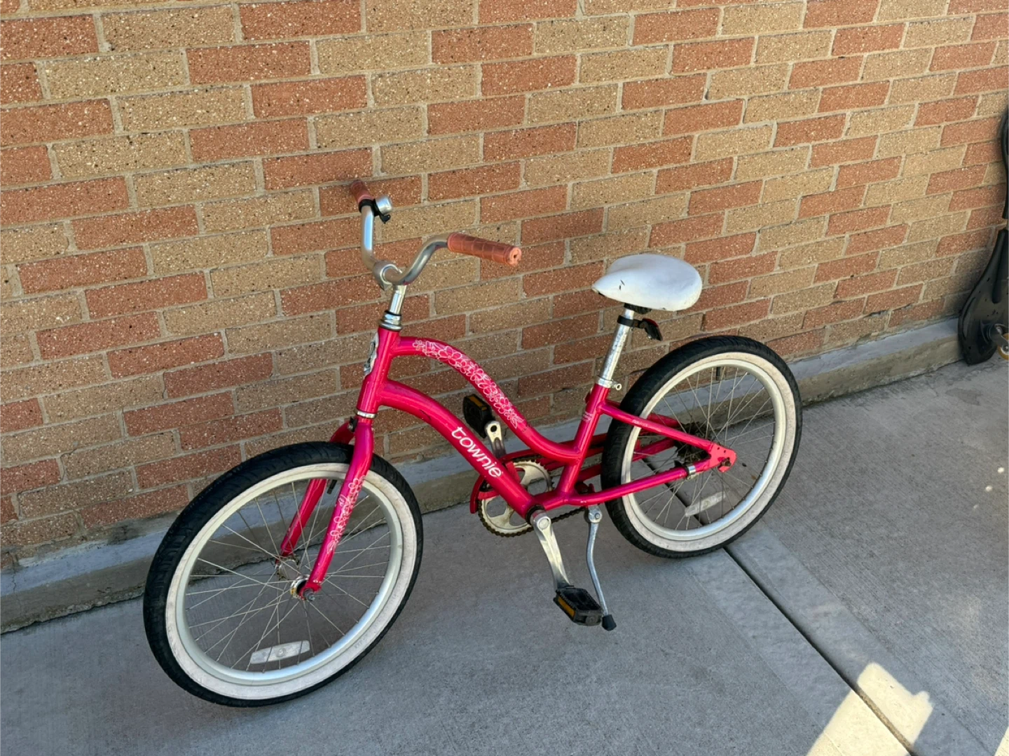 Townie Pink Girls Bike - photo 2