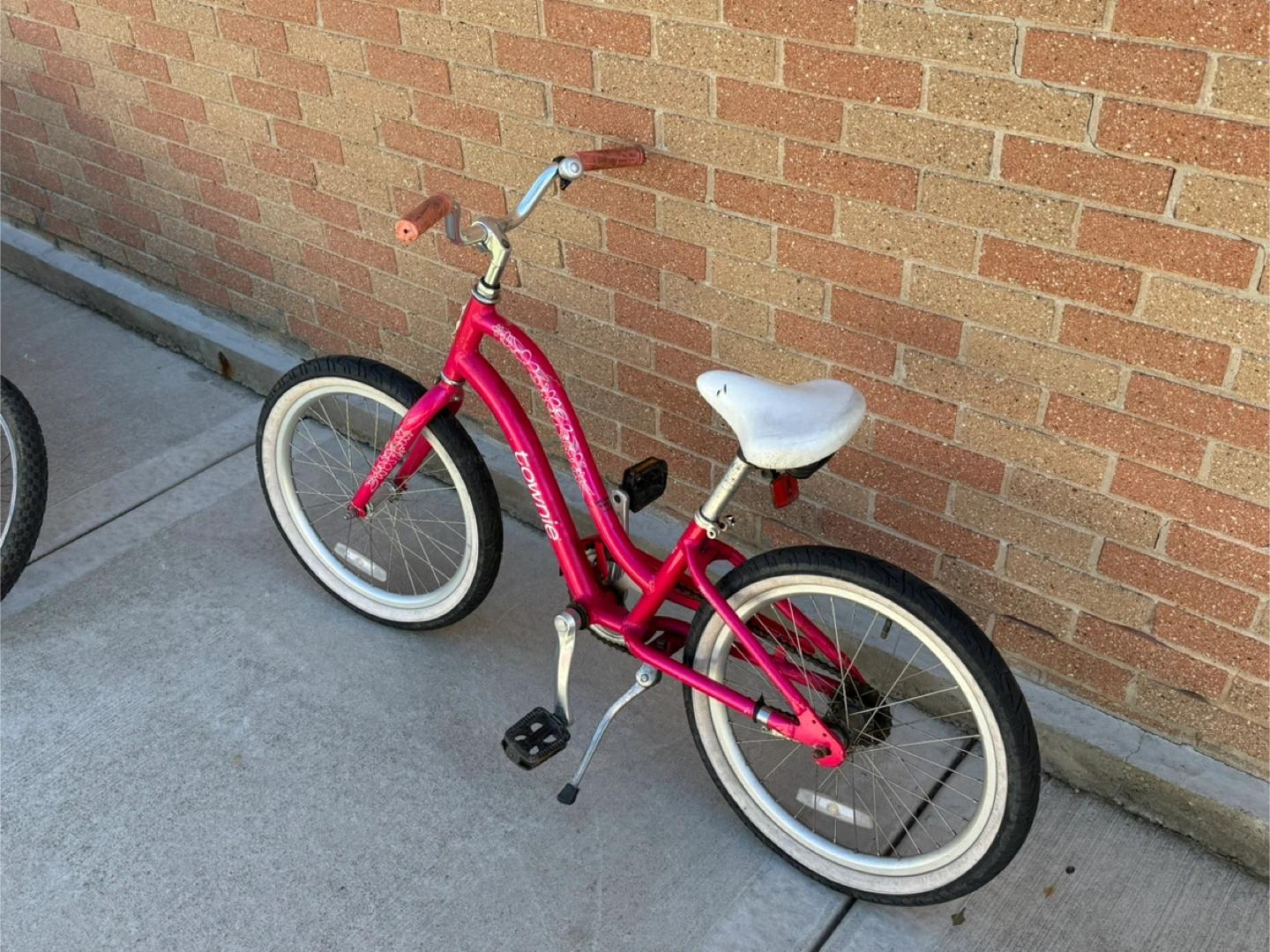 Townie Pink Girls Bike - photo 3