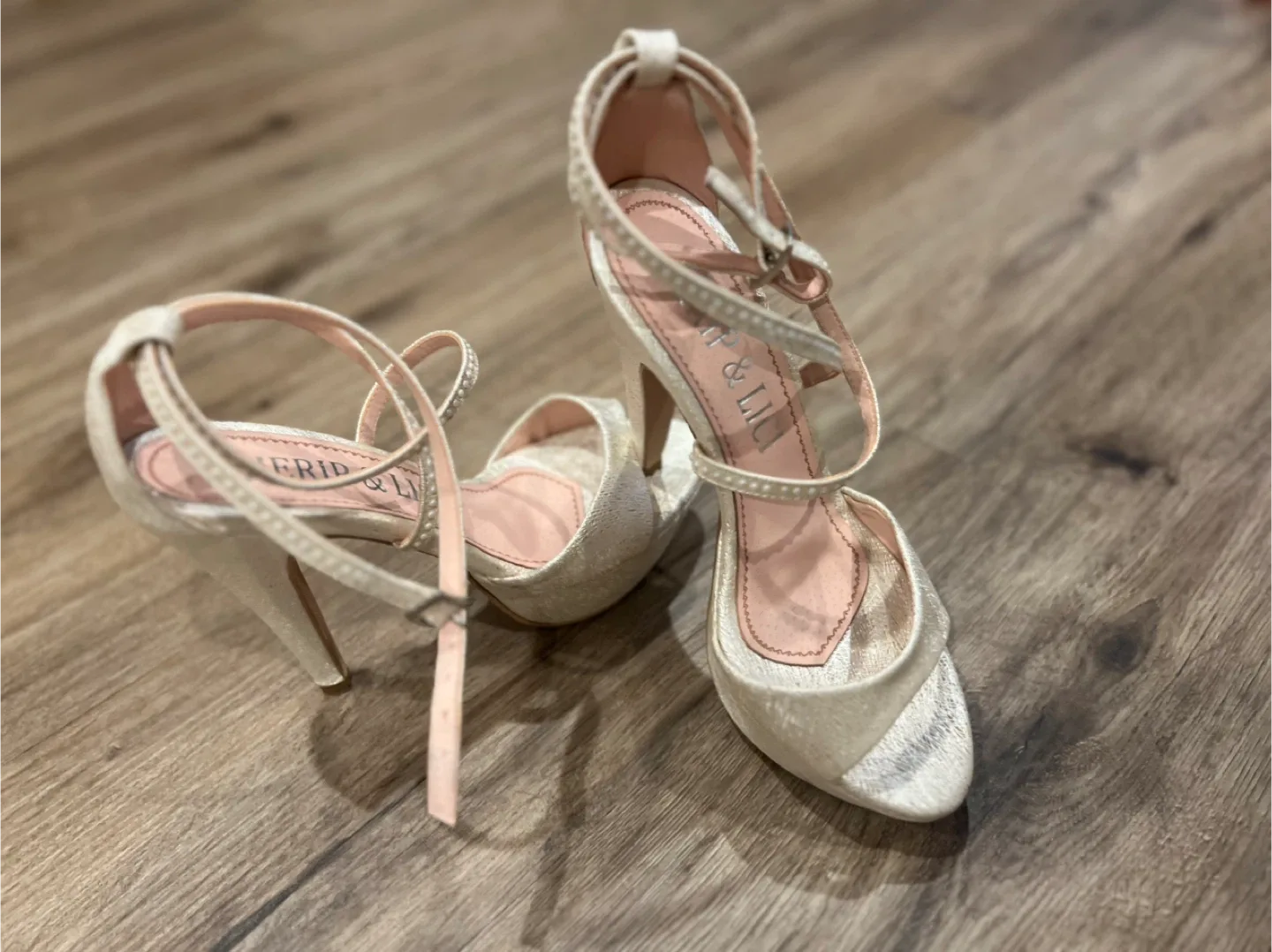 HENRY & LILI Bridal Heels image indicator(3)