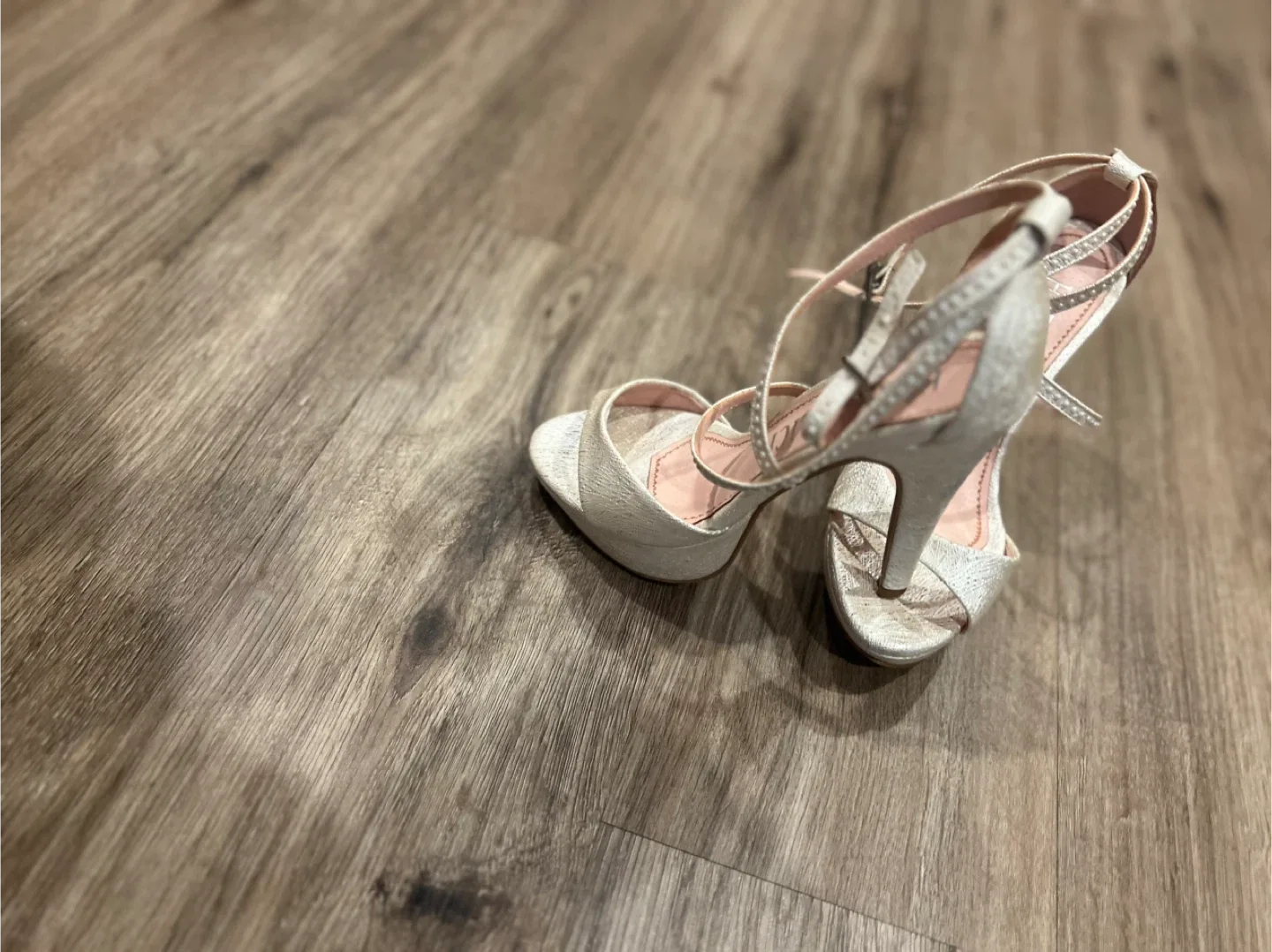 HENRY & LILI Bridal Heels image indicator(2)