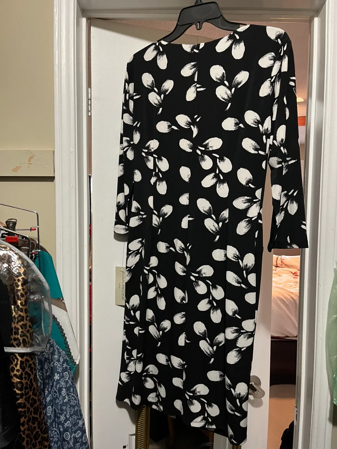 Evan Picone Black/Ivory Dress - Size 10 image indicator(4)