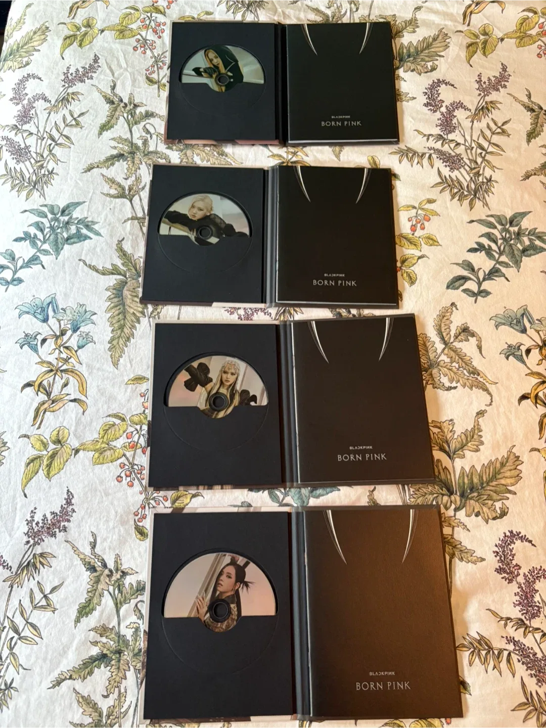 BLACKPINK Born Pink (Digipack) x4 *JENNIE, LISA, JISOO & ROSIE image indicator(3)