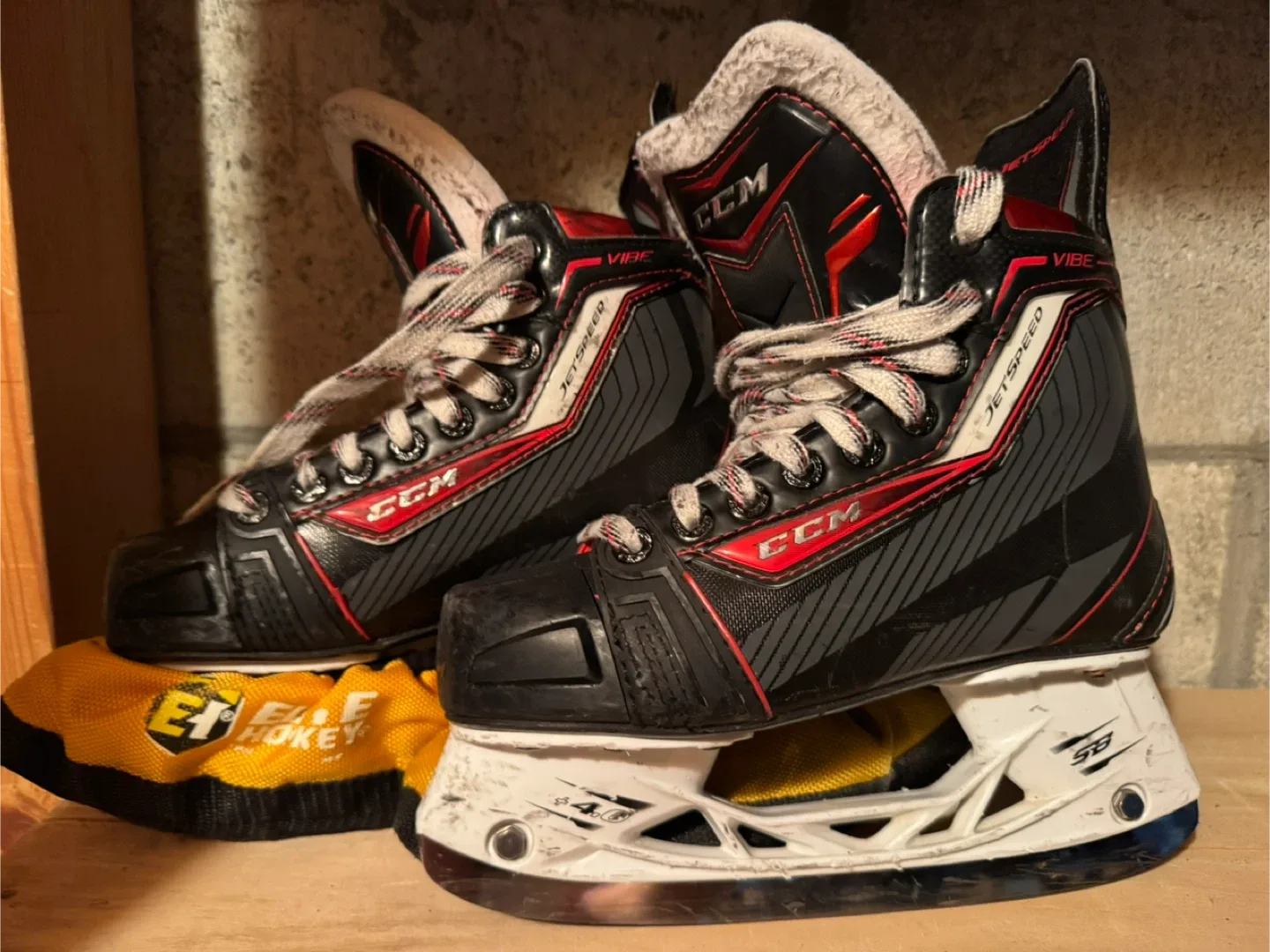 CCM Jetspeed Vibe Hockey Skates - Size 2 Youth thumbnail