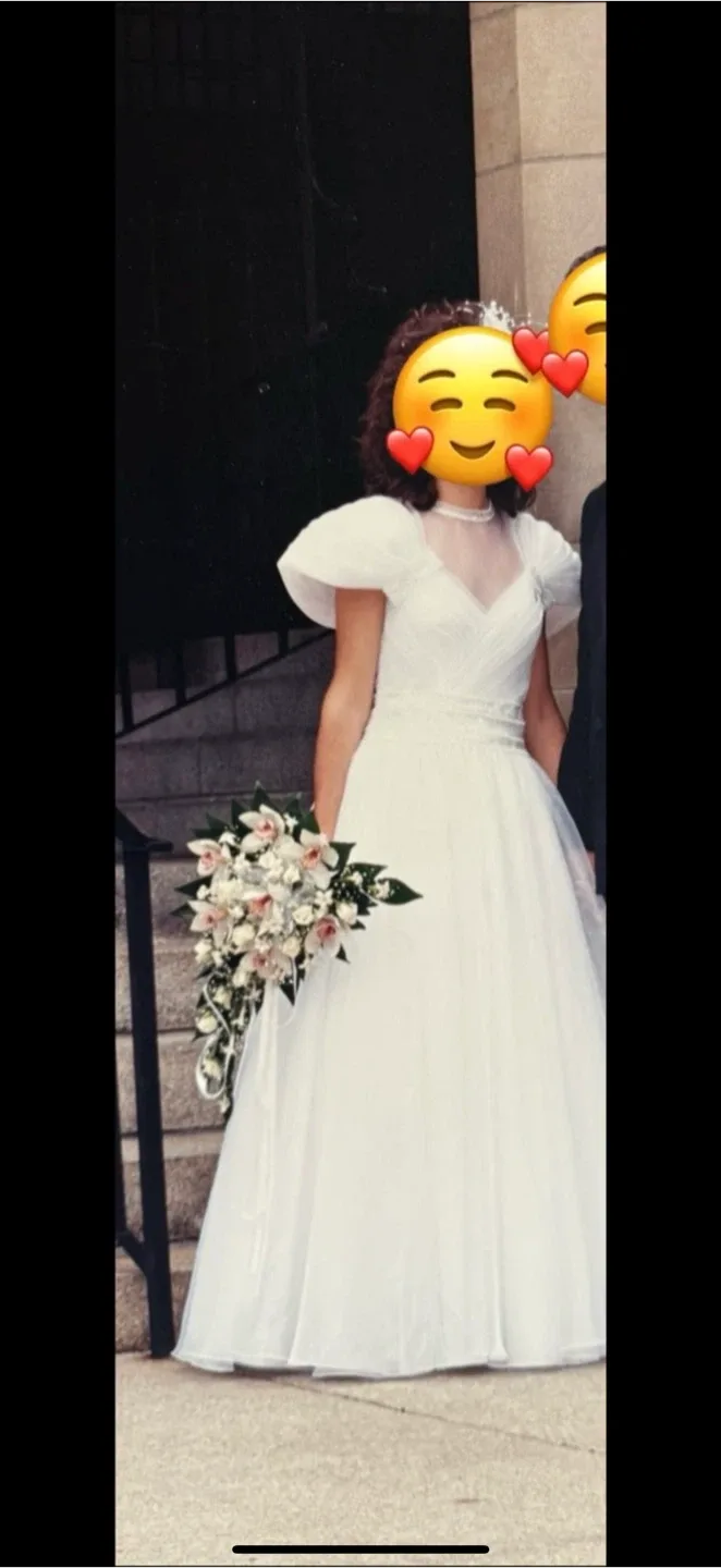 Absolutely Stunning Wedding Dress -size XS-S thumbnail