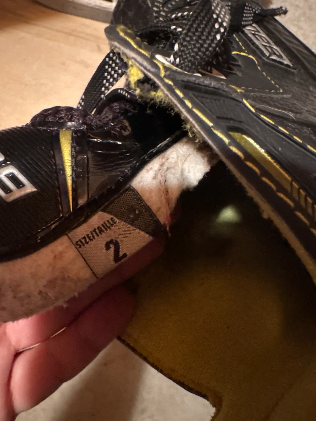 Bauer S35 Ice Hockey Skates - Size 2 image indicator(2)