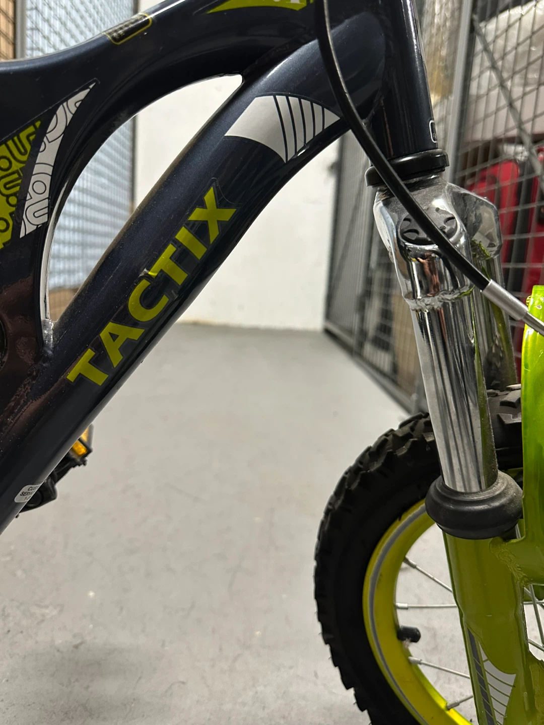 Tactix Vigo Kids' Bike - Great Condition! - photo 3