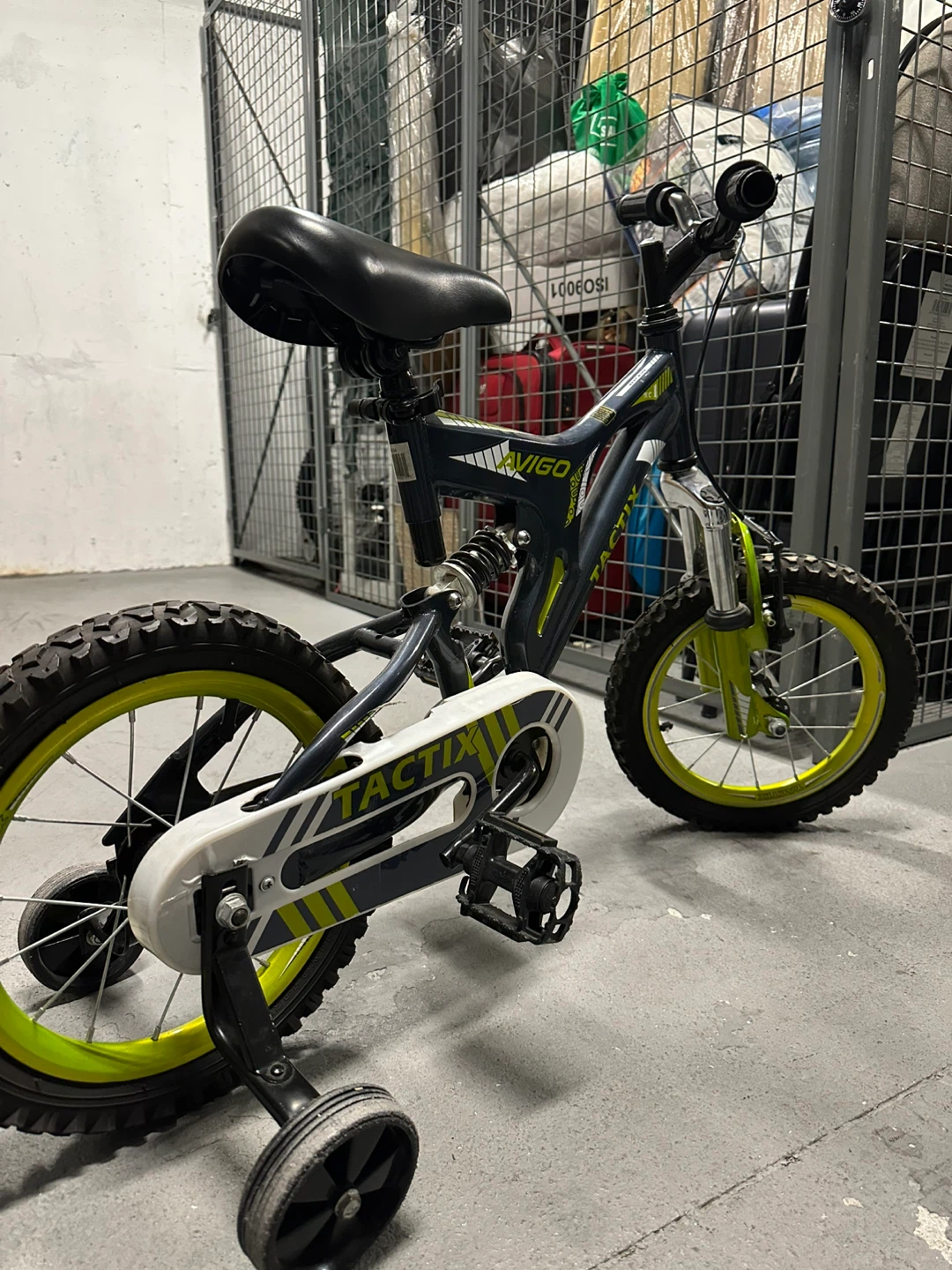Tactix Vigo Kids' Bike - Great Condition! - photo 2