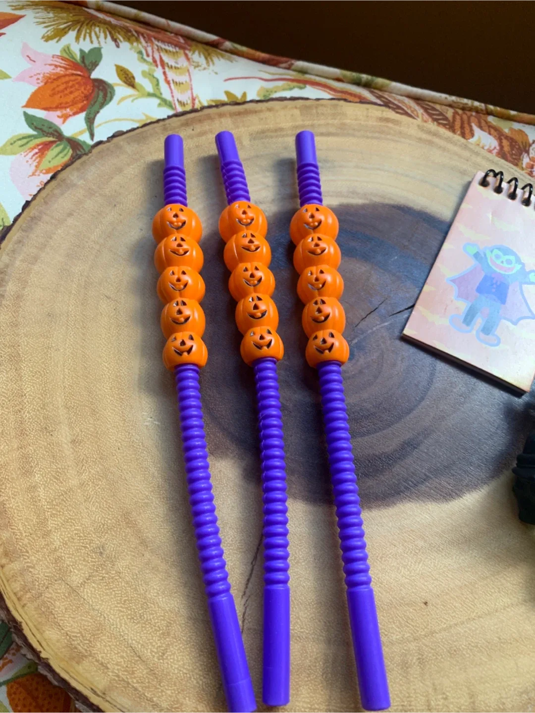 Halloween Straws, Rings and a Notepad🥕 image indicator(4)