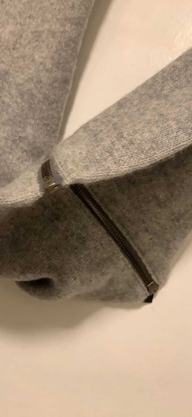 Cashmere infinity grey scarf image indicator(3)