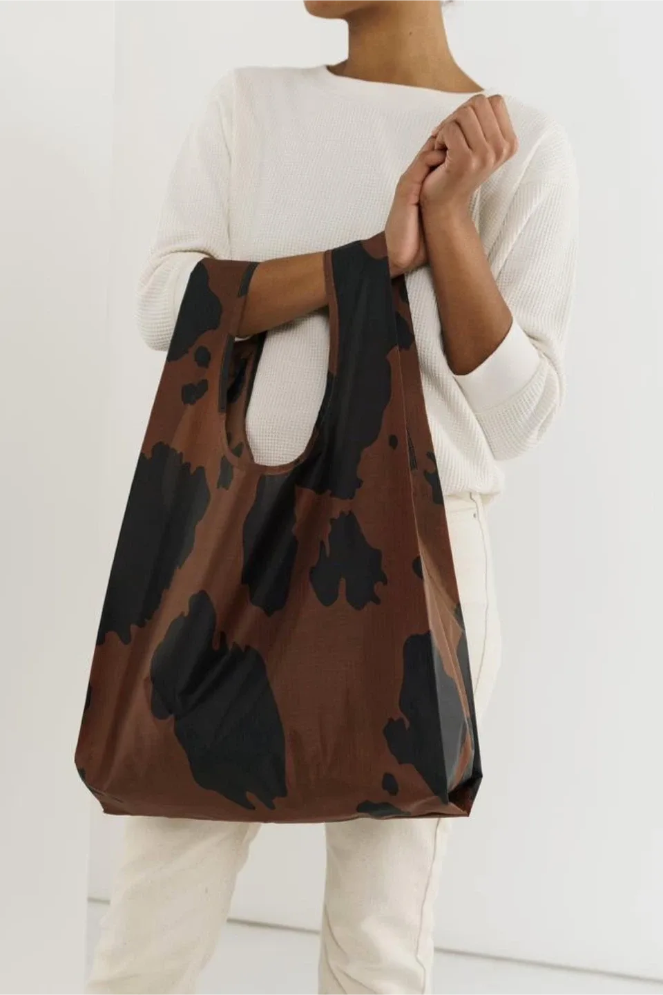 BAGGU Black and Brown Cow Bag image indicator(2)