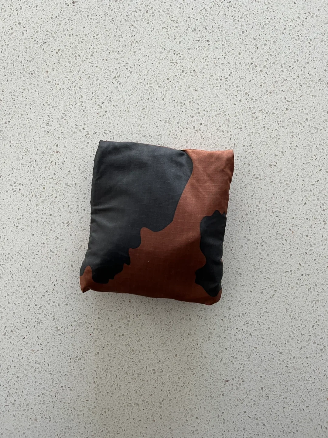 BAGGU Black and Brown Cow Bag image indicator(4)
