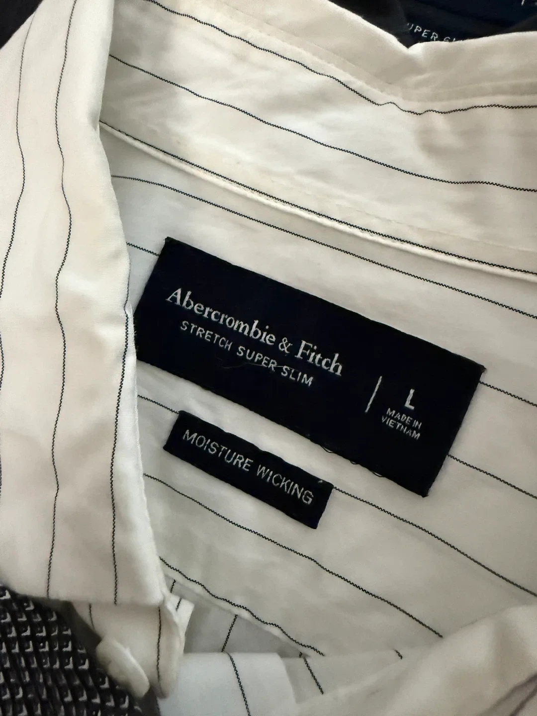 Abercrombie & Fitch Button Down Shirts - Size L image indicator(2)