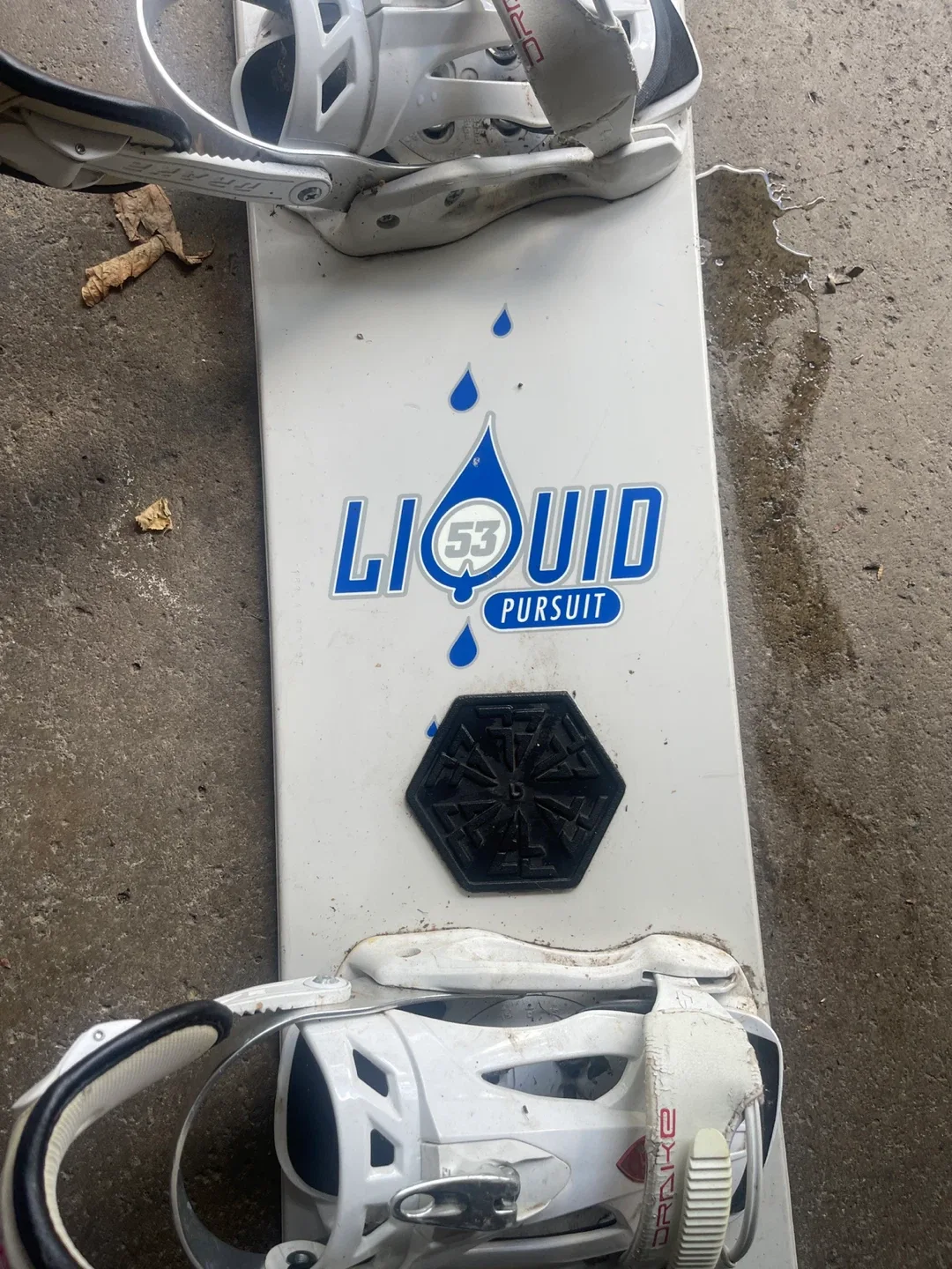 Liquid Pursuit Snowboard with Drake Bindings image indicator(3)