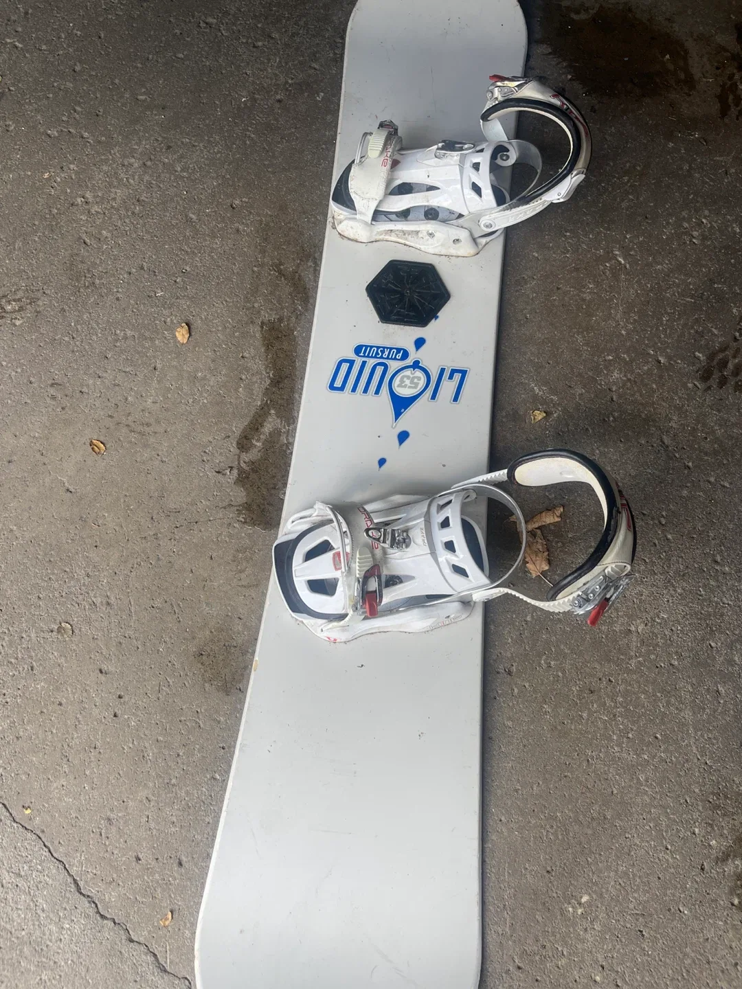 Liquid Pursuit Snowboard with Drake Bindings image indicator(4)