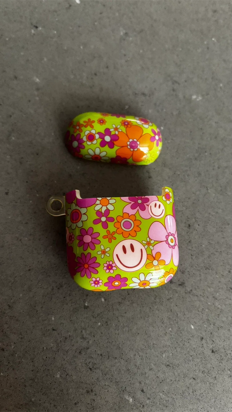 Groovy Airpods Case image indicator(2)