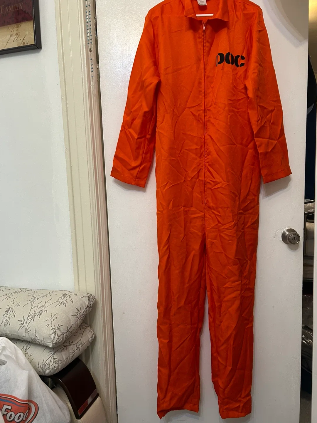 Spirit Halloween Escaped Convict Costume - Adult SM/MD image indicator(2)
