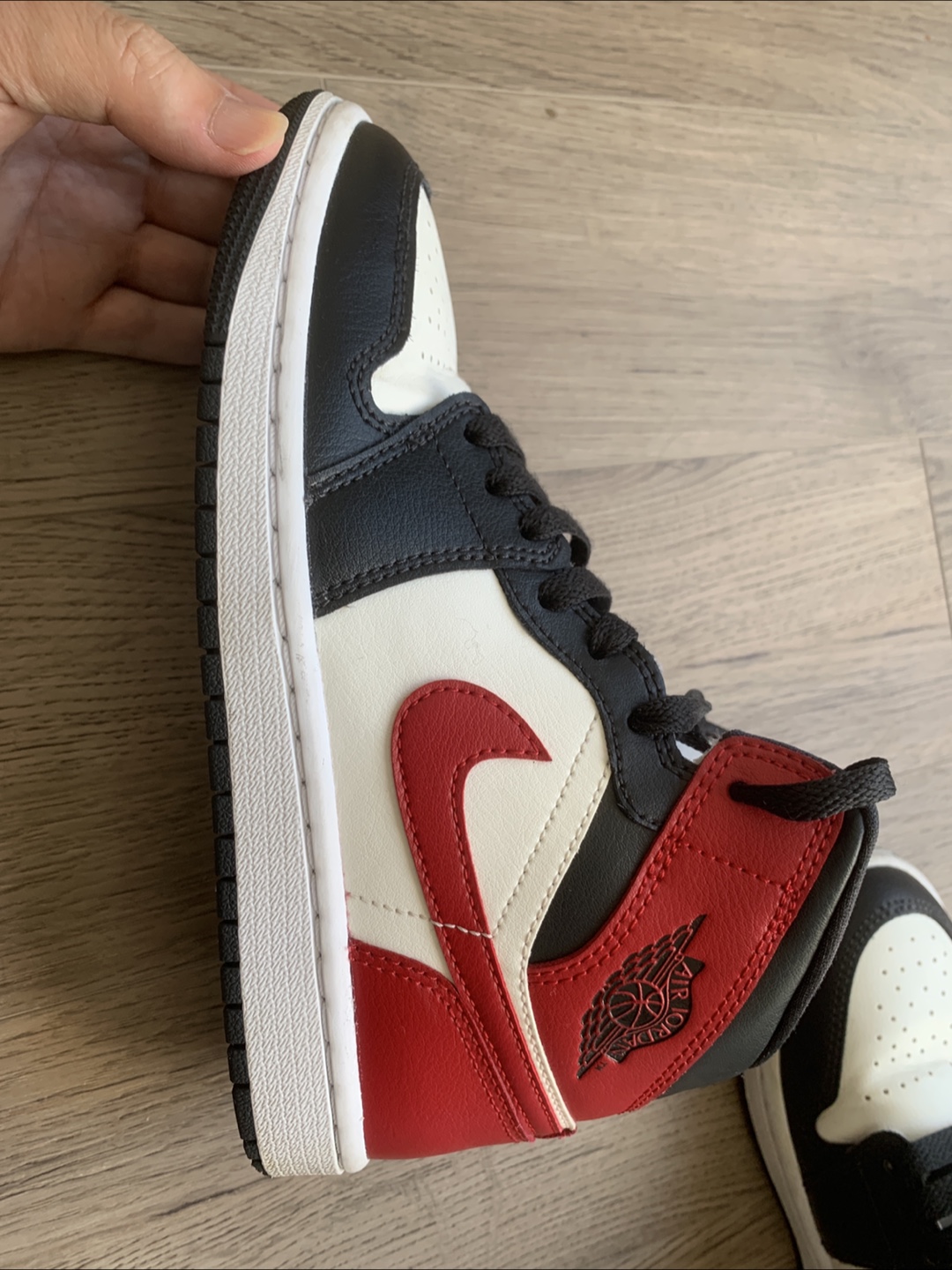 Nike Air Jordan 1 Mid, women Size 6 US - photo 3