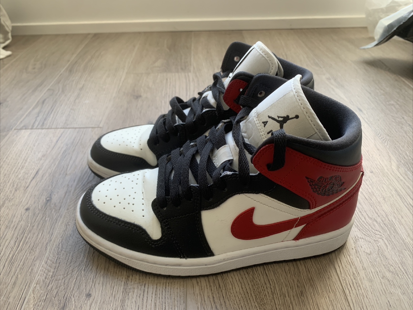Nike Air Jordan 1 Mid, women Size 6 US