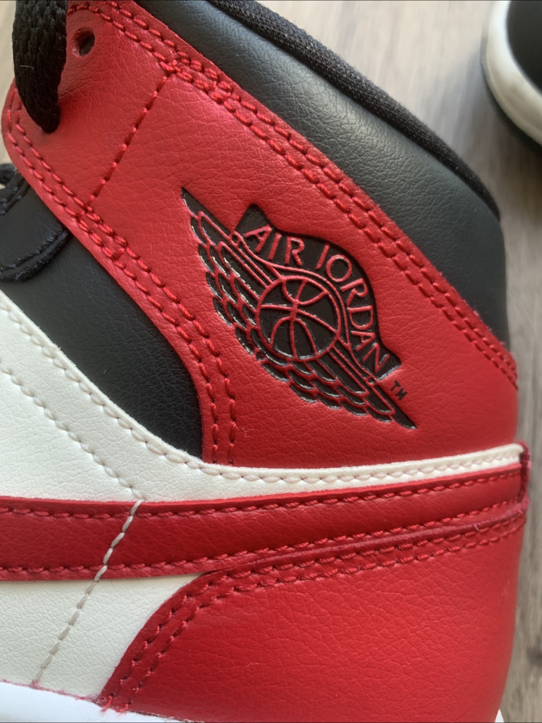 Nike Air Jordan 1 Mid, women Size 6 US - photo 2