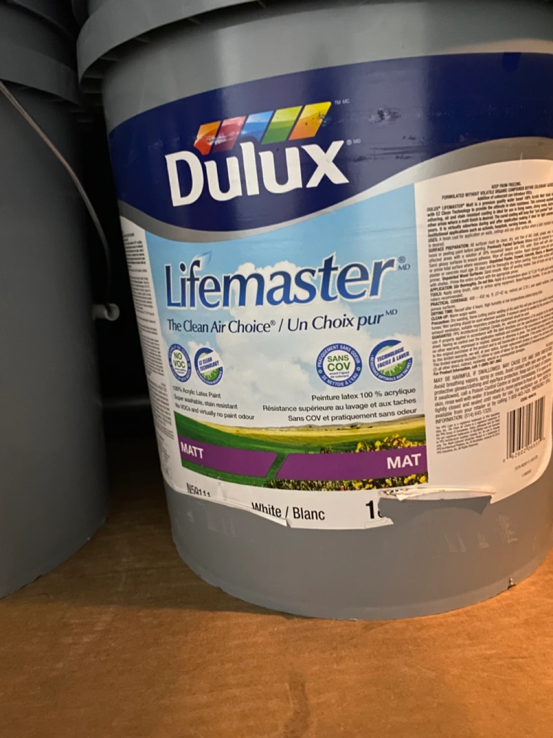 Dulux Lifemaster White/Blanc 18.5L Paint