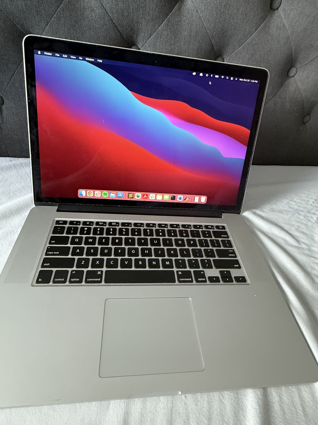 Apple MacBook Pro Mid 2014 15 Inch + charger