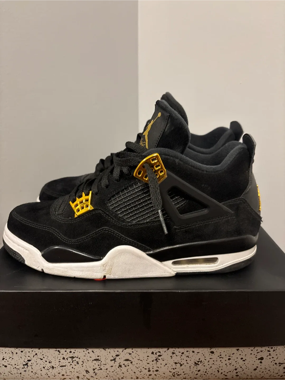 Air Jordan 4 Retro Royalty Size 10 image indicator(2)