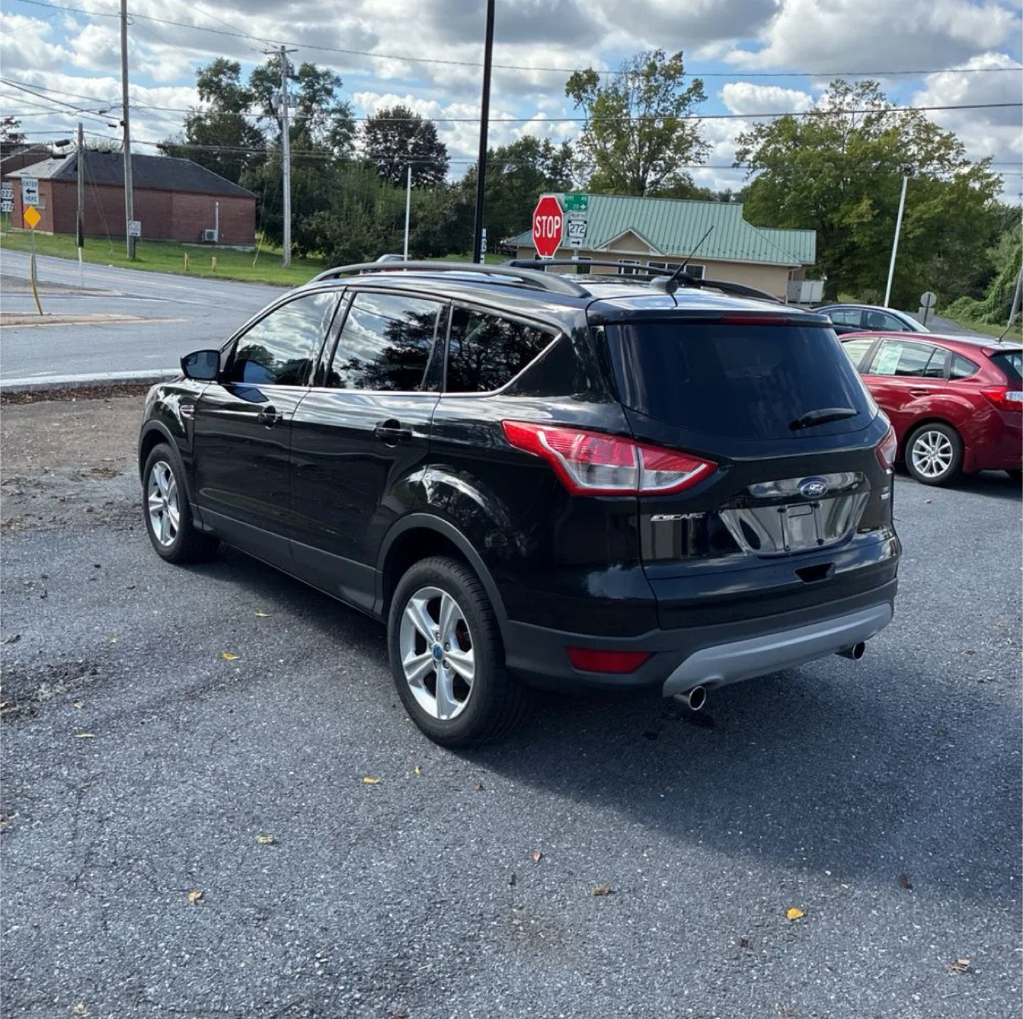 Black Ford Escape SUV image indicator(3)