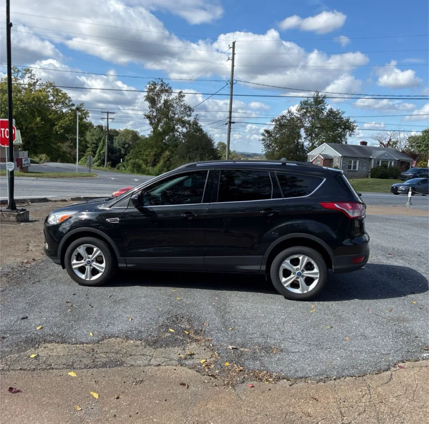Black Ford Escape SUV image indicator(2)