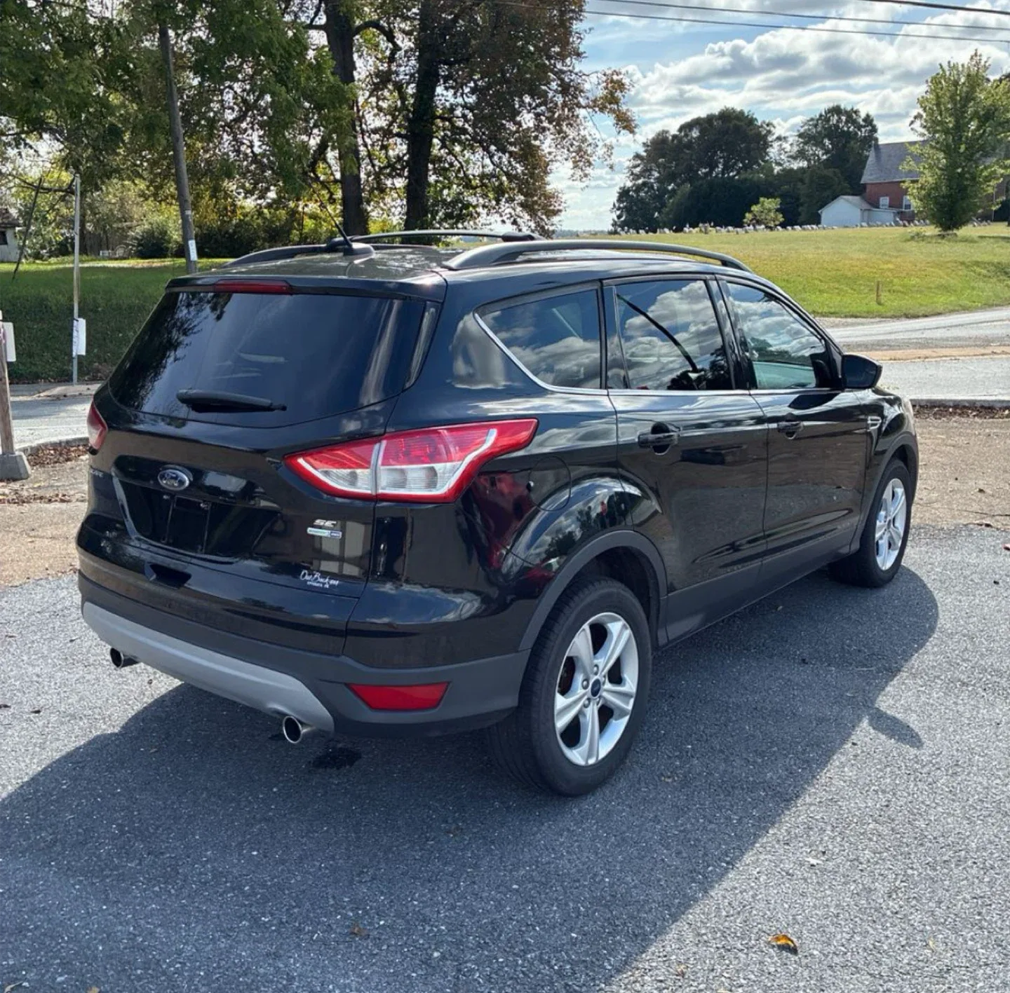 Black Ford Escape SUV image indicator(4)