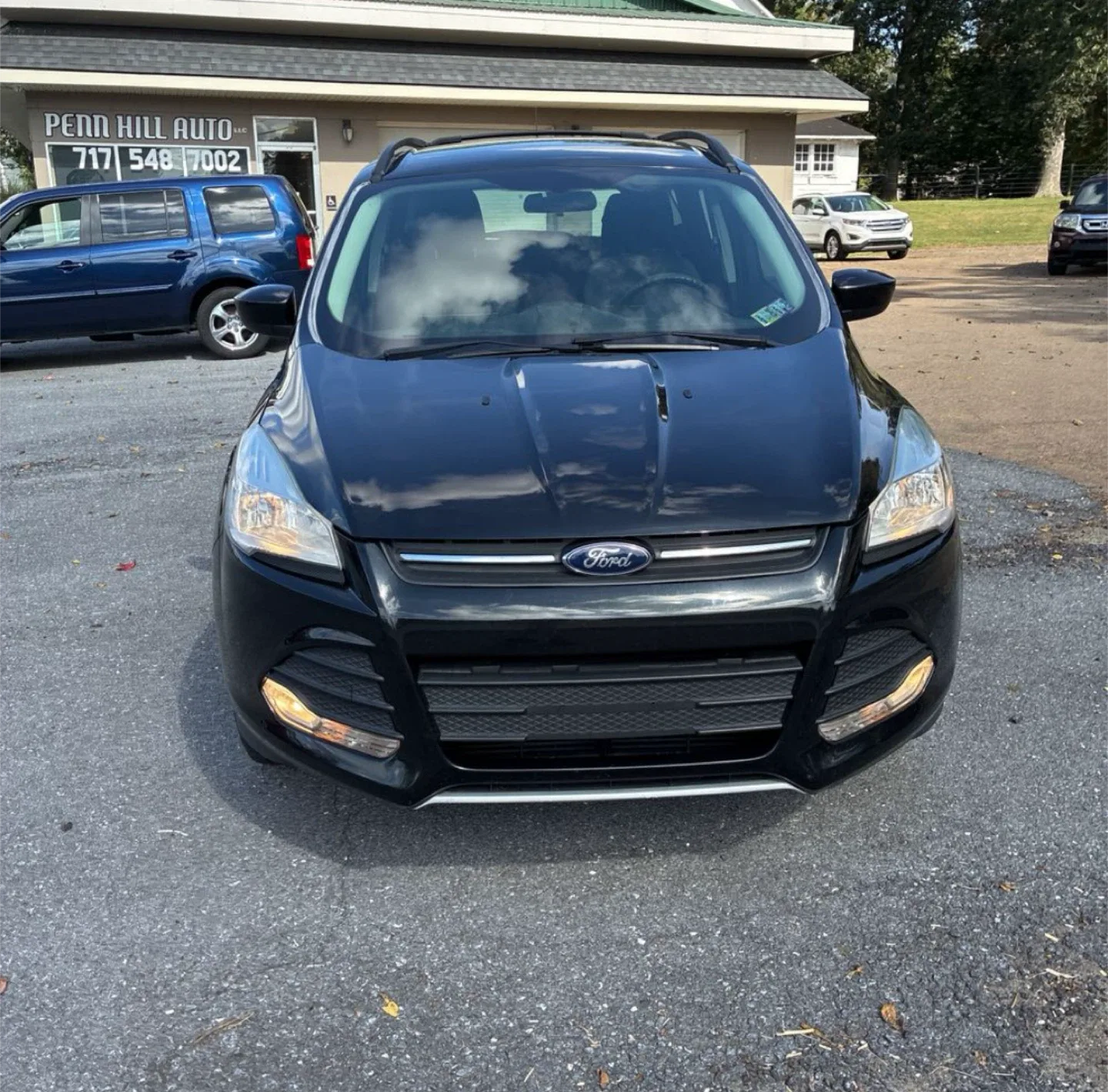 Black Ford Escape SUV image indicator(10)