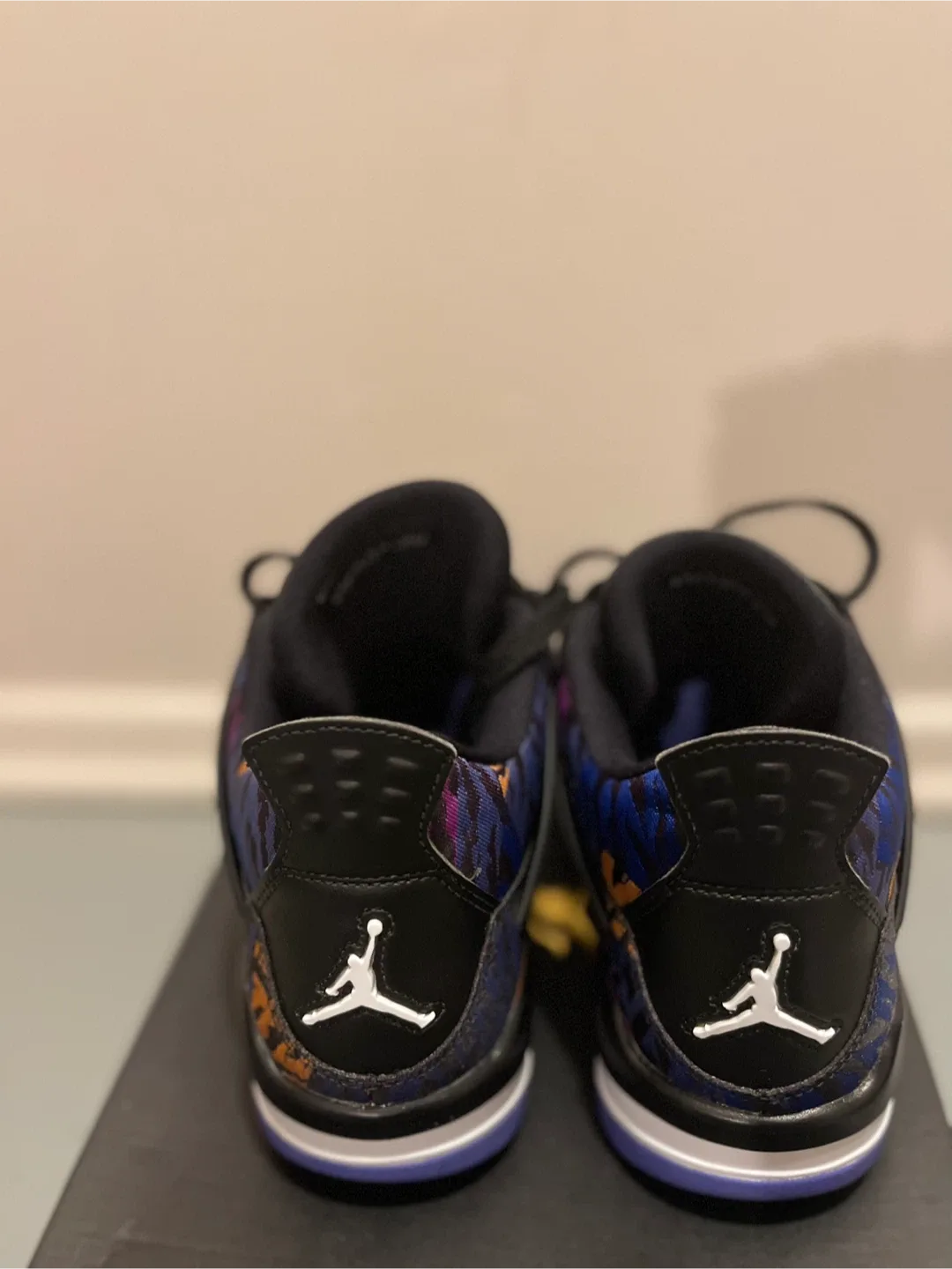 Air Jordan 4 Retro SE (GS) Size 6Y image indicator(3)