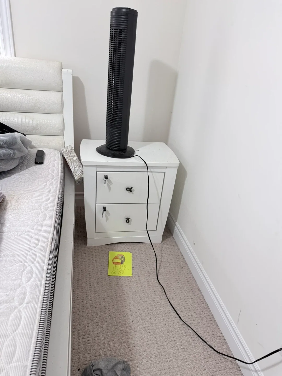 White queen bedroom set image indicator(3)