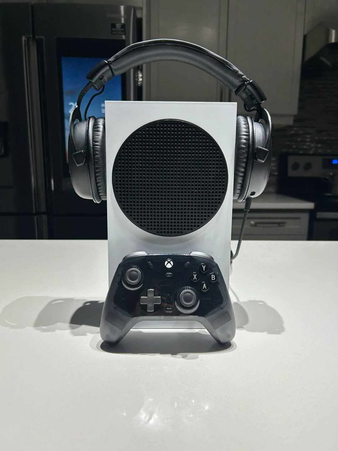 Xbox Series S Console with Controller & HyperX Headset - photo 3