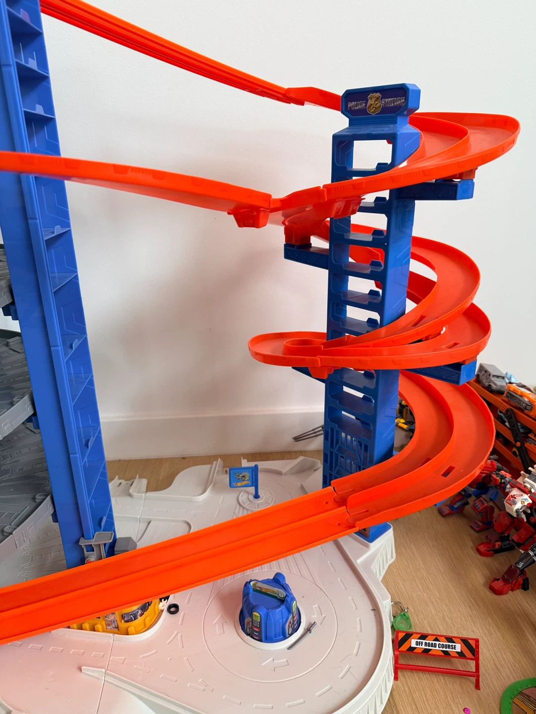 Hot Wheels Super Ultimate Garage Playset - photo 3