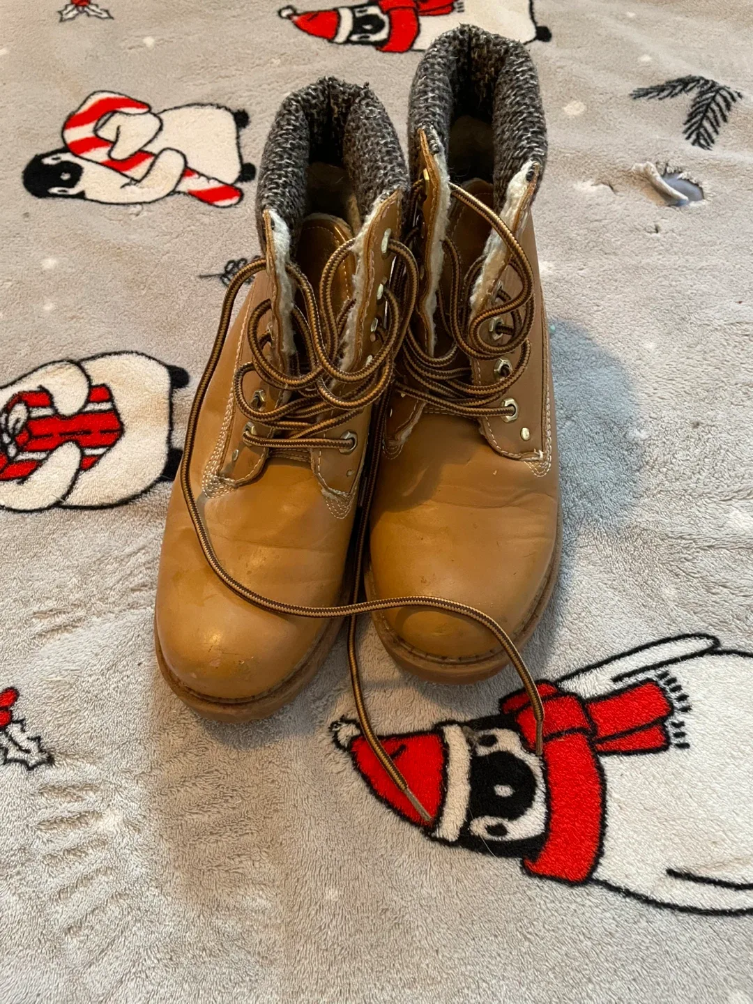 Size 6 Woman’s Boots thumbnail