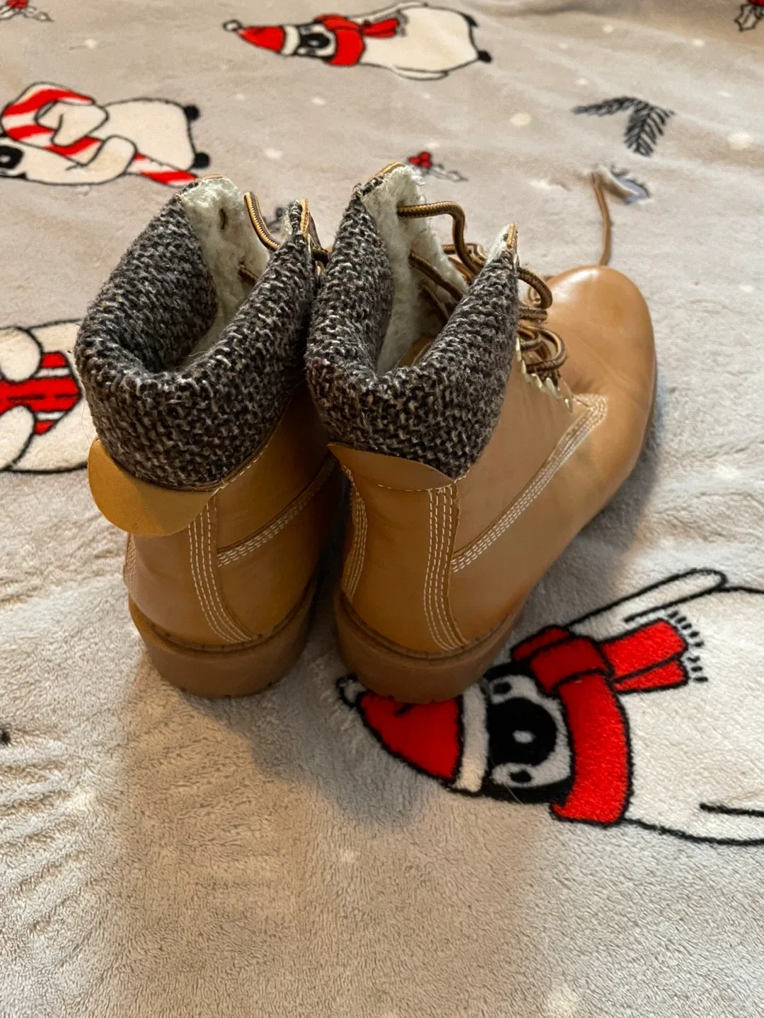 Size 6 Woman’s Boots image indicator(2)