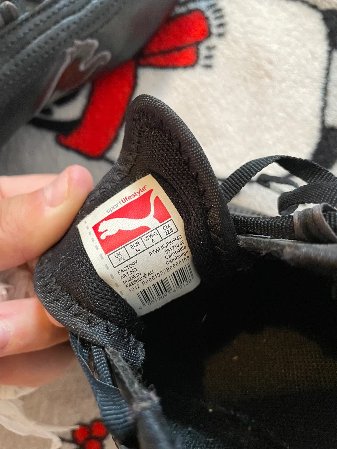 Size 6 Woman’s Speedcat Leather Puma Shoes image indicator(5)