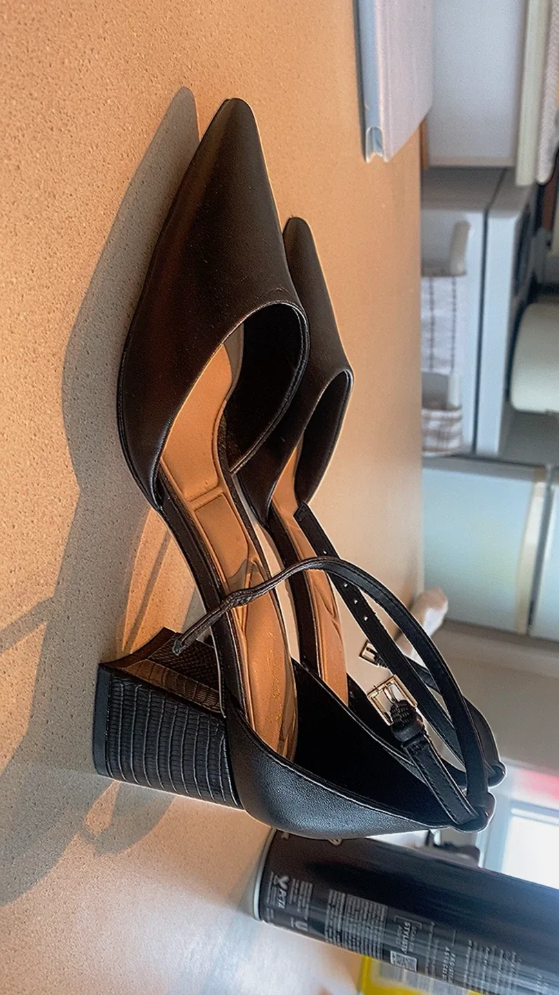 ALDO Black Heels Size 7 image indicator(2)