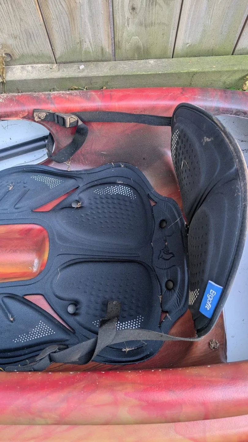 Pelican escape Kayak with Paddle image indicator(4)