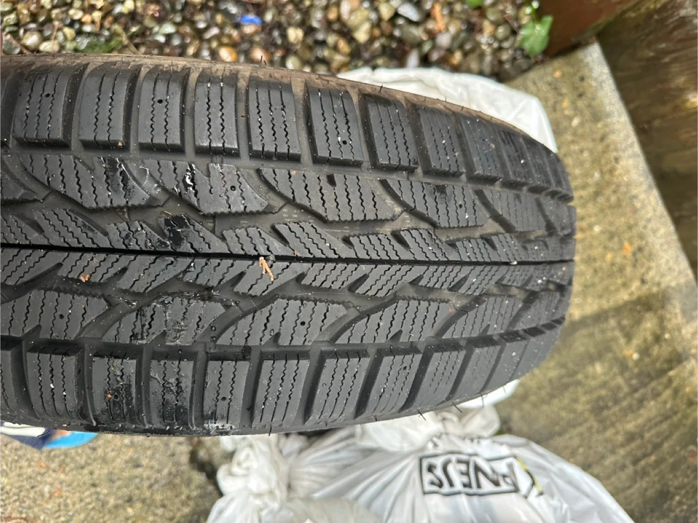 4 x Winterforce 2 Tire -215/55R17 94S M+S image indicator(2)