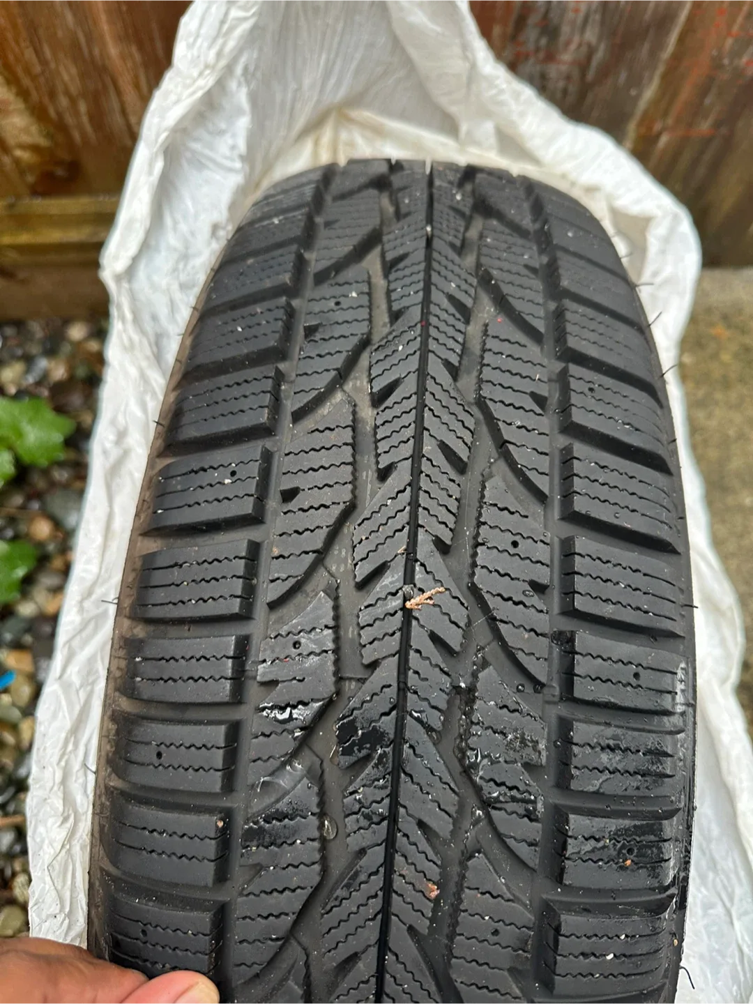 4 x Winterforce 2 Tire -215/55R17 94S M+S image indicator(8)