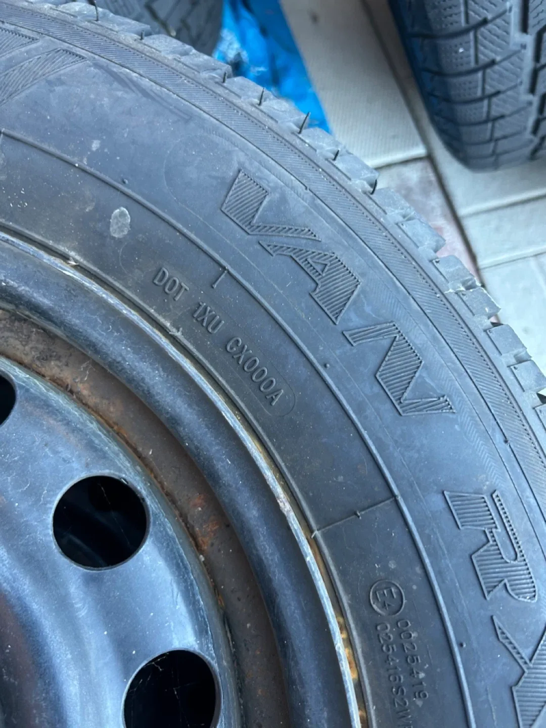 Set of RX5 Winter Tires - 225/65R16 image indicator(6)