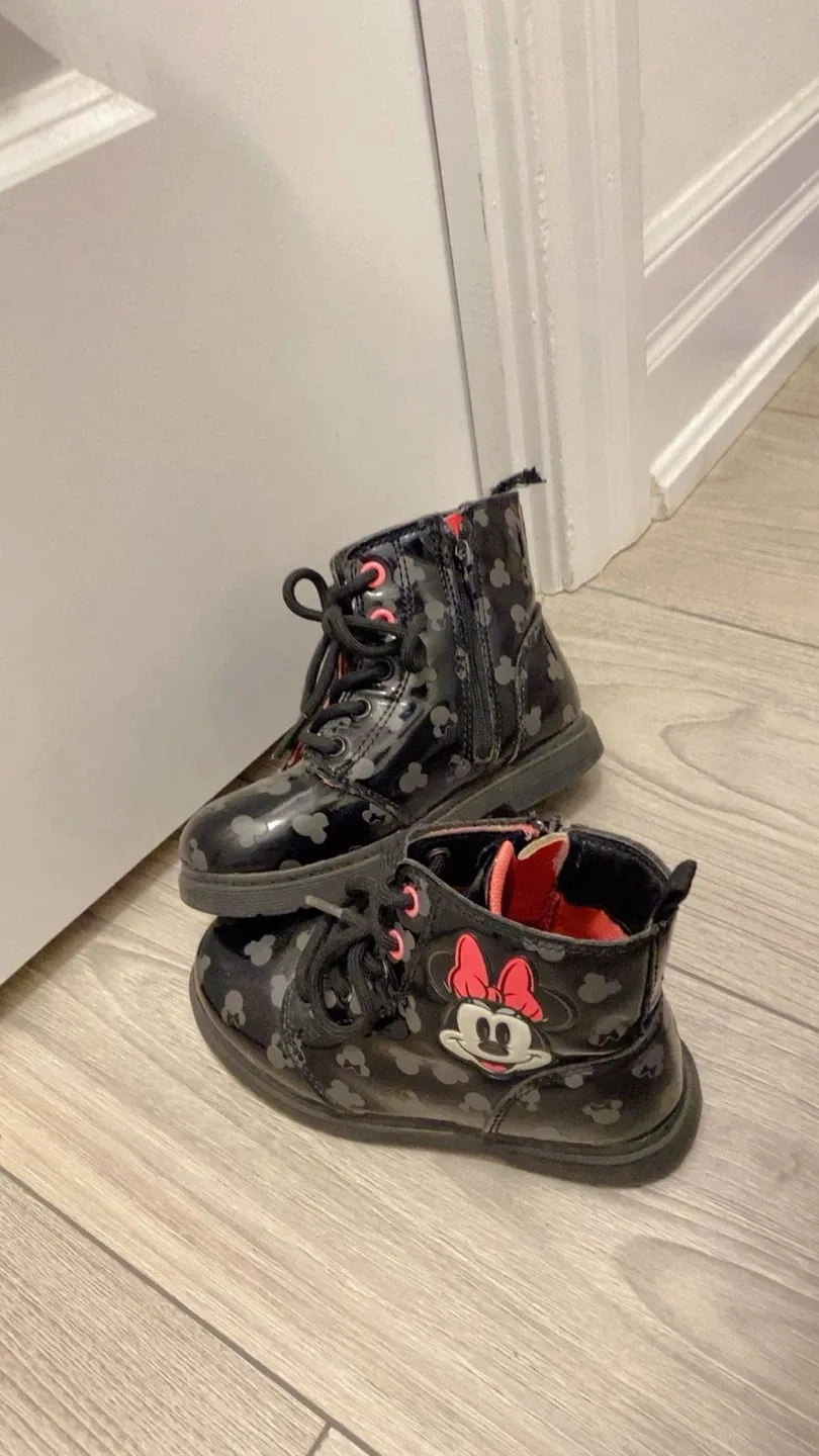 Minnie Mouse Black Boots - Size 10 image indicator(2)