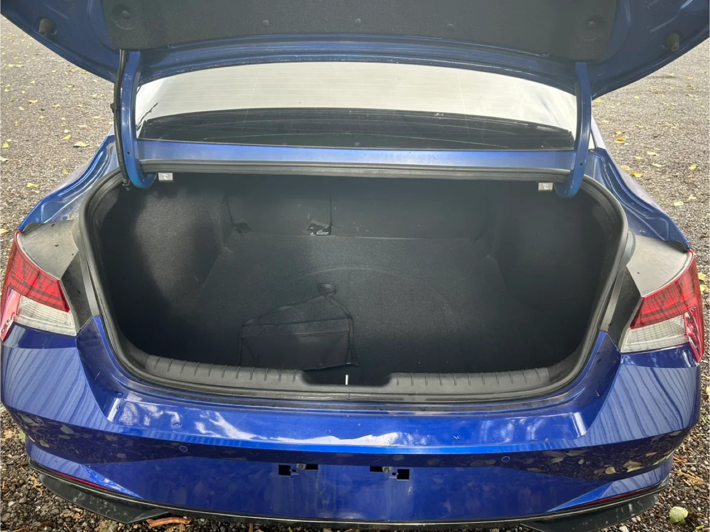 Hyundai Elantra - Blue image indicator(5)