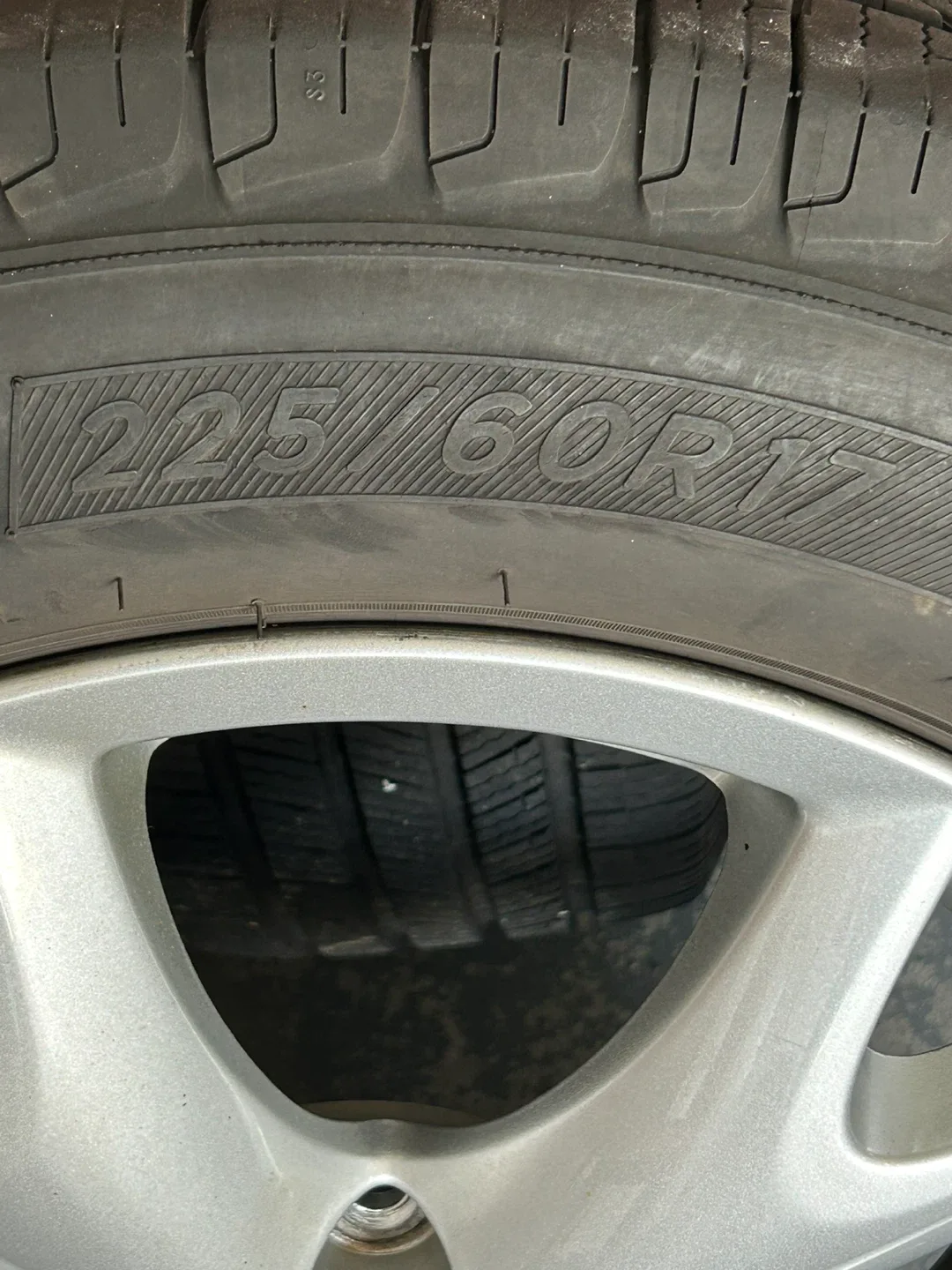 Michelin Defender 225/60R17 Tires on Nissan Rims image indicator(3)