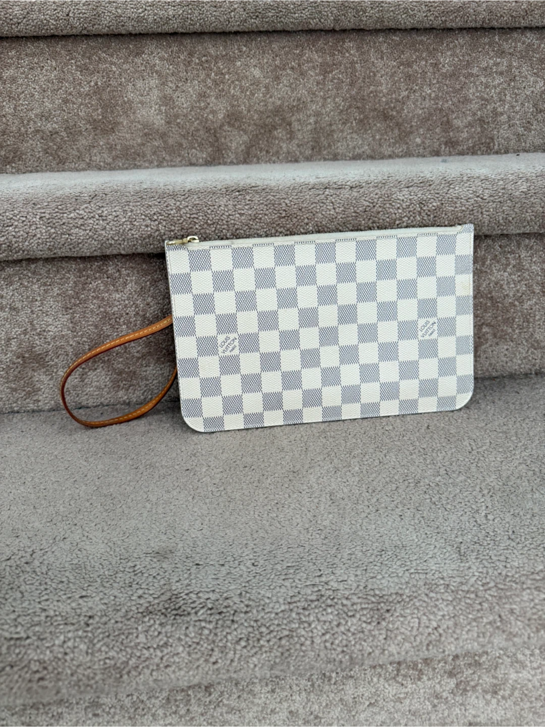 Authentic Louis Vuitton Neverfull Pouch Damier Azur - photo 2
