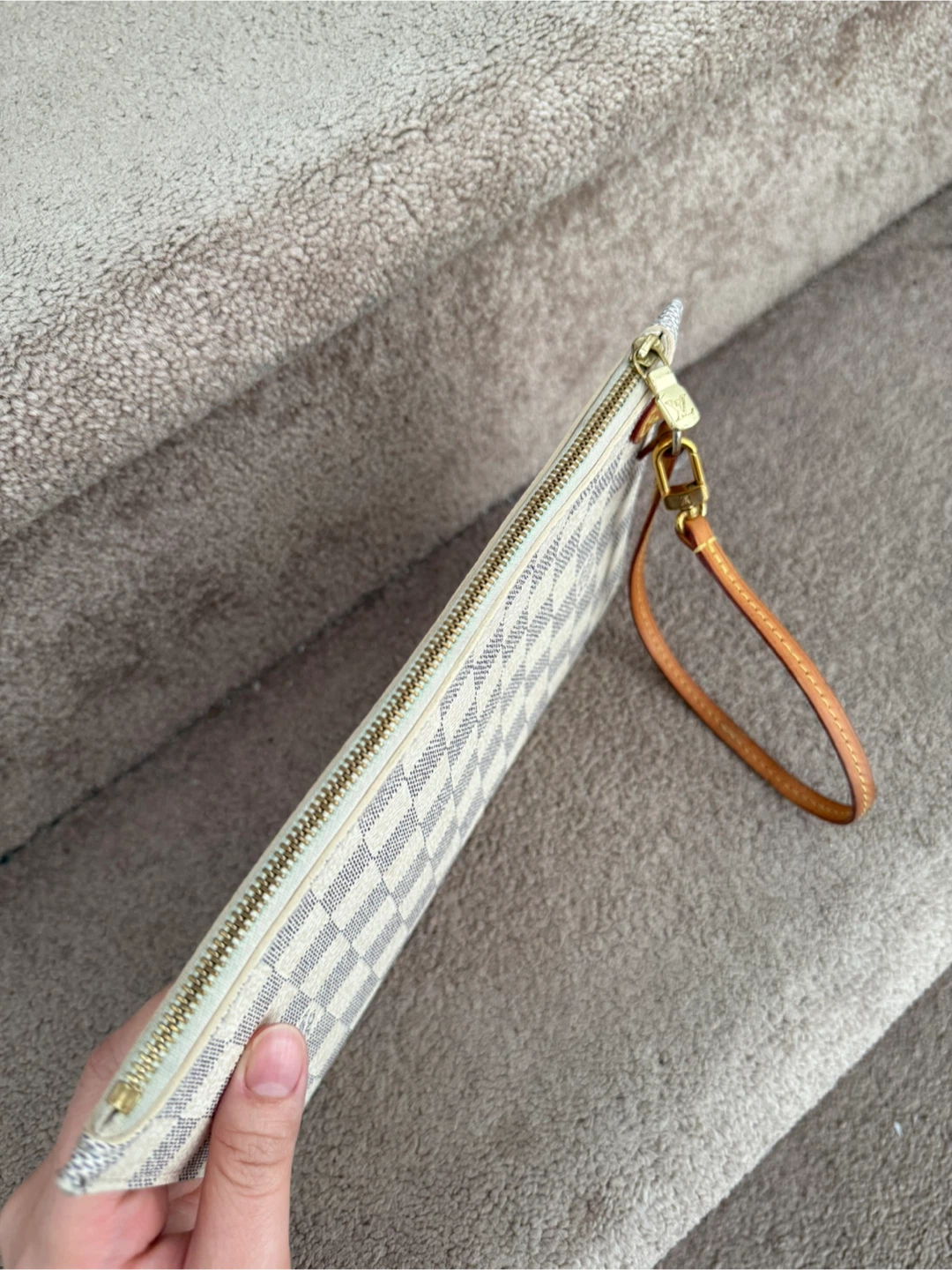 Authentic Louis Vuitton Neverfull Pouch Damier Azur - photo 5